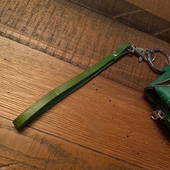 Green Owl Wristlet - so cute! - Picture 3 of 11